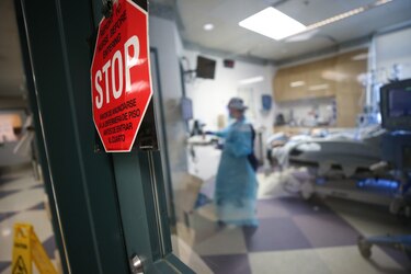 Casi 1,600 muertos por Covid-19 en 24 horas en Estados Unidos, la mayor cifra desde mayo