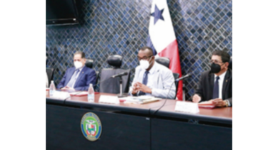 Comisión recibe informe del reglamento interno