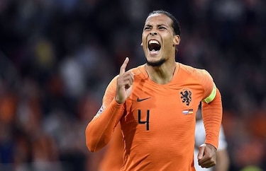 Alemania aplastada por Holanda 3-0 y en espera de Francia
