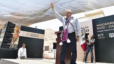 Obrador advierte a Slim terminar obra o le retira concesión