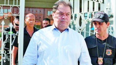 Condenan a exsenador brasileño por fraude a Petrobras