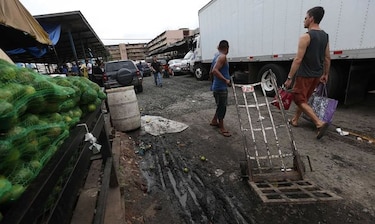 Entregan orden de proceder para mejoras en Mercado de Abastos