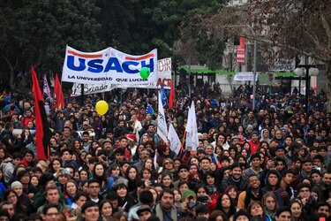 Fuerte despliegue policial el cuarto día de protestas estudiantiles en Chile