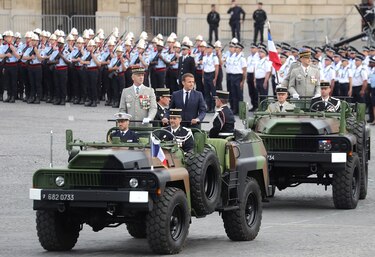 Francia celebra el 14 de julio en ‘versión covid’  con homenaje a militares y personal sanitario