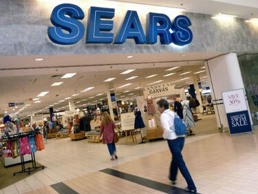 Sears adelantará cierre de tiendas tras temporada difícil