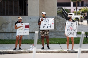 Florida, en el centro de la pandemia y de la batalla por reabrir las escuelas