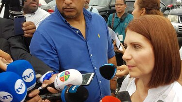 Marta de Martinelli dice que el expresidente regresa al país ‘por temas de salud’