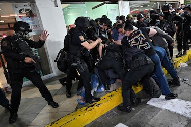 Se rinde en Filipinas el hombre que tomó varios rehenes en un centro comercial