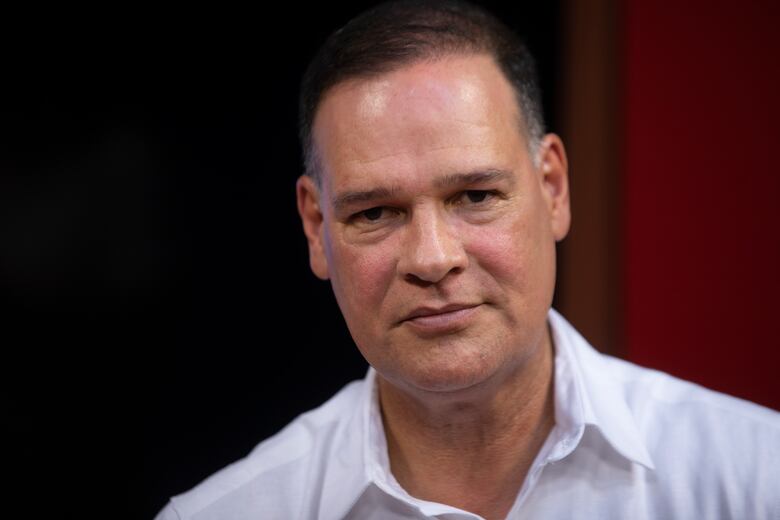 Entre oficialismo, oposición y 100 mil adherentes perdidos en un año: ¿A qué juega el PRD?