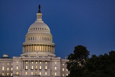 Proyectos sociales y de infraestructura de Biden enfrentan semana clave en el Congreso