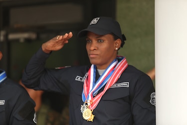 Atheyna Bylon es promovida a sargento primero y recibe honores de la Policía Nacional
