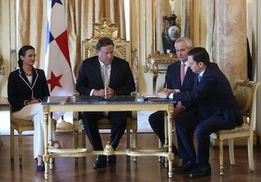 Carlos Rubio y Gina Luciani de Sossa toman posesión como ministro y viceministra de Gobierno
