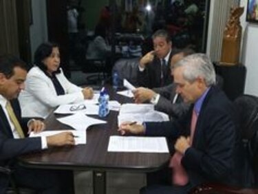 Docentes y comisión gubernamental no logran acuerdo