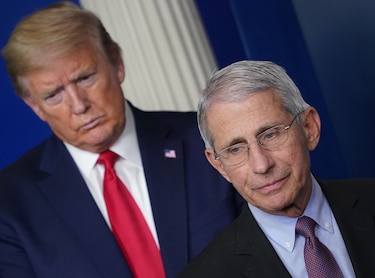 Donald Trump critica al doctor Anthony Fauci, experto en la Covid-19