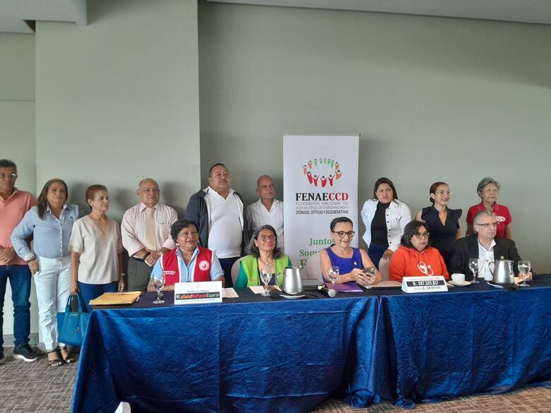 Pacientes crónicos rechazan recorte presupuestario en salud, alertan desabastecimiento