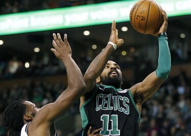 Irving, Horford y Barea cierran 2017 por todo lo alto