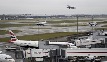El aeropuerto londinense de Heathrow empieza los chequeos por ébola