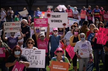 Miles de mujeres protestan por el derecho al aborto en Estados Unidos