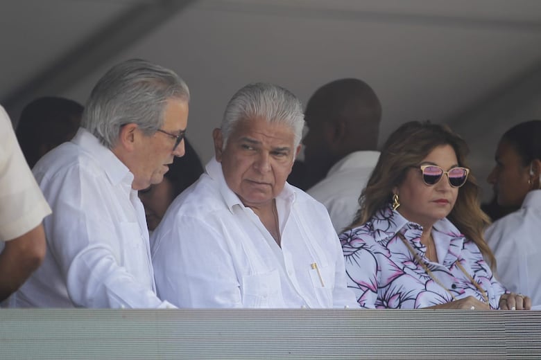 Desfiles del 5 de noviembre en Colón se desarrollan según lo programado