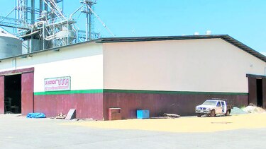 Empezó la compra del maíz almacenado en los silos de La Honda