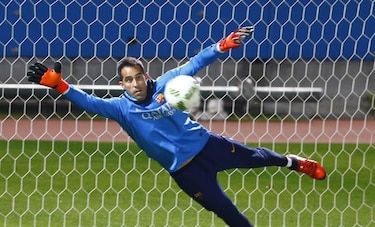 Chile jugará sin su arquero y capitán Claudio Bravo