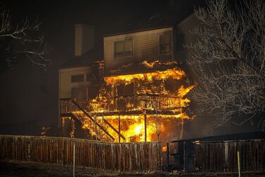 La nieve apaga incendios que devastaron Colorado