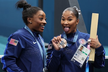 El TAS le quita la medalla de bronce en suelo a Jordan Chiles y se la entrega a la rumana Barbosu