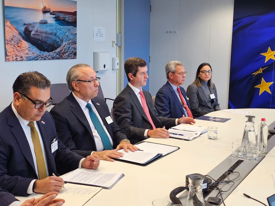 Panamá presenta ante la UE avances para salir de la lista de pesca ilegal