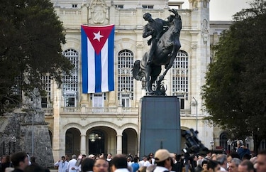 Cuba devela estatua de José Martí financiada por museo de Estados Unidos