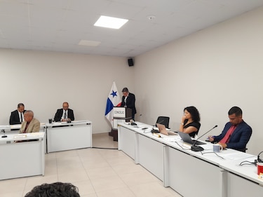 Director del Idaan rinde cuentas en el Concejo de San Miguelito, ante la falta de agua potable