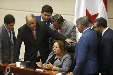 Frenan la votación de reforma a la Caja de Seguro Social