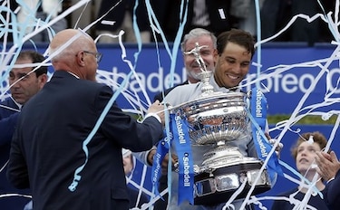Rafael Nadal acaba con la sorpresa Tsitsipas y gana en Barcelona