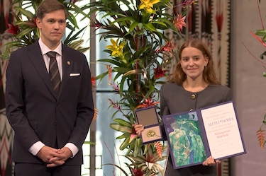 Hija de María Corina Machado recibe el Premio Nobel de la Paz dedicado a todos los venezolanos