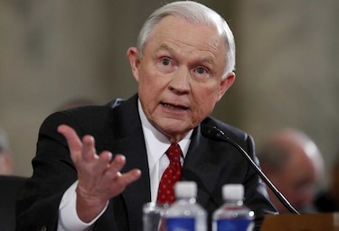 Jeff Sessions dice que desafiaría a Trump si fuera necesario