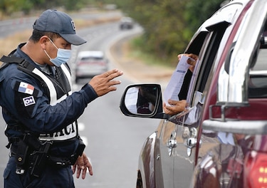 Restricción de movilidad por género y cédula es inconstitucional: Corte