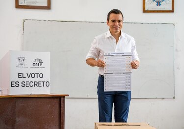 Con el 10% escrutado, Noboa gana nueve de las once preguntas de su plebiscito en Ecuador