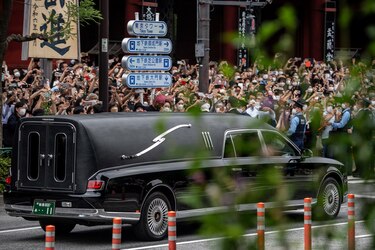 Miles de japoneses despiden en las calles al asesinado exprimer ministro Shinzo Abe