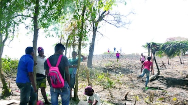 Familias se disputan terrenos del colegio Venancio Fenosa