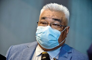 Diputado Víctor Castillo defiende la ley que politizaría los patronatos