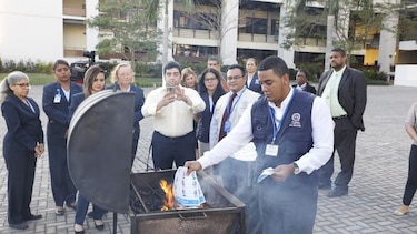 50% de los inscritos en el voto adelantado acudió a las urnas