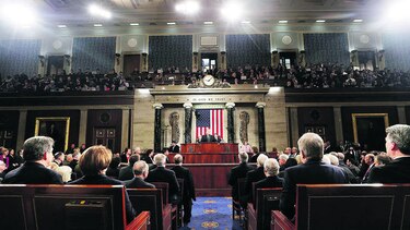 Trump modera el discurso, pero insiste en el muro