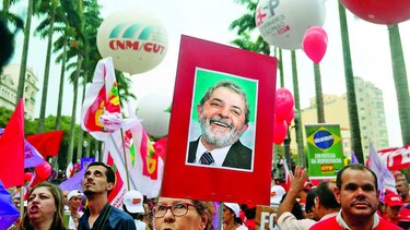 Corte le quita el caso de Lula Da Silva al juez de Petrobras