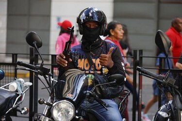 Qué implica el ‘estado de conmoción’ por el que el gobierno de Venezuela autoriza la detención inmediata de toda persona que apoye el ataque de Estados Unidos