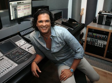 Carlos Vives lanza su nuevo álbum Más corazón profundo"