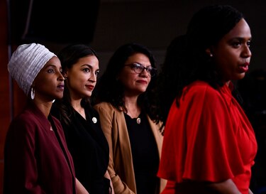 La estrella demócrata Alexandria Ocasio-Cortez, reelecta en Nueva York