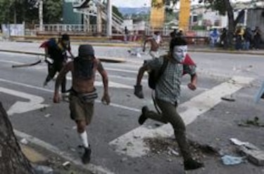 GNB reprime a manifestantes que exigen respeto a los nuevos magistrados del Tribunal Supremo