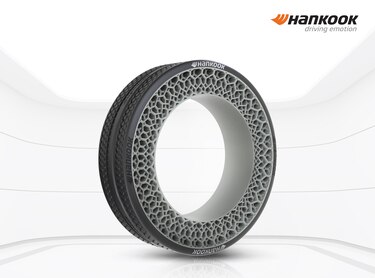 Hankook Tire exhibe un concepto de neumático futurista sin aire, el i-Flex, en el CES 2022
