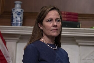 La nominada por Trump a la Corte Suprema se reúne con republicanos