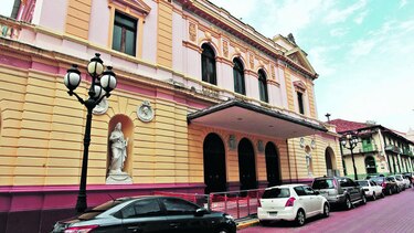 Prórroga en acto público de teatro
