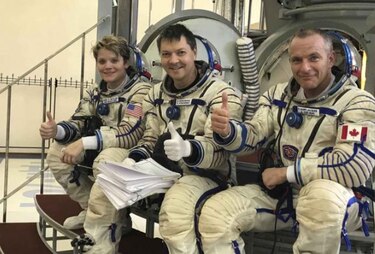 Tres astronautas regresan a la Tierra tras una misión en la EEI